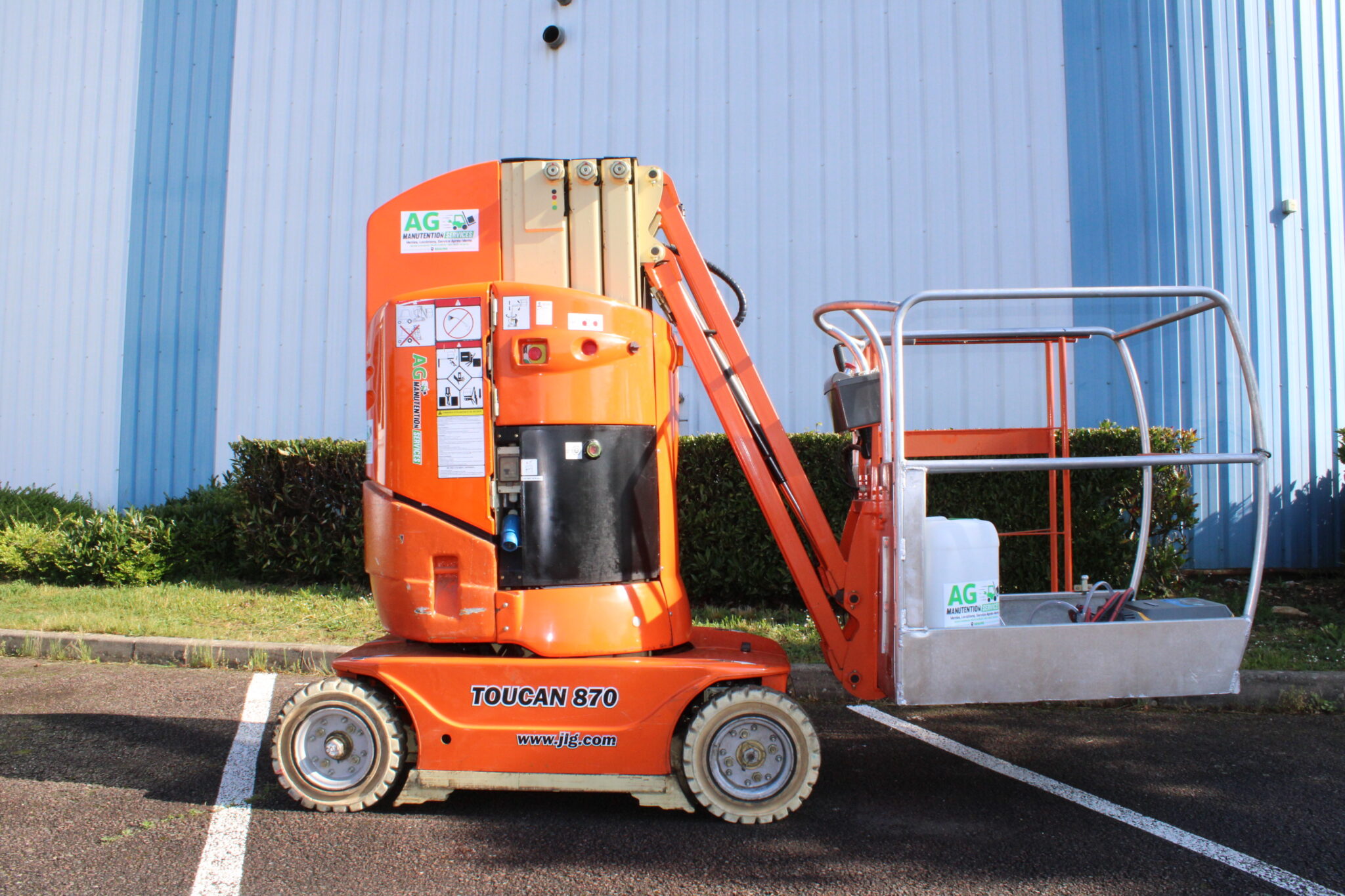 JLG TOUCAN 870